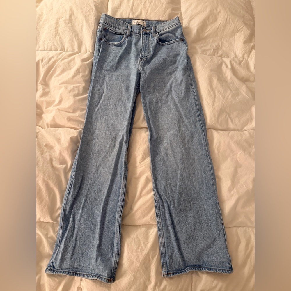 Abercrombie & Fitch Light ‘90s Relaxed High Rise Jeans